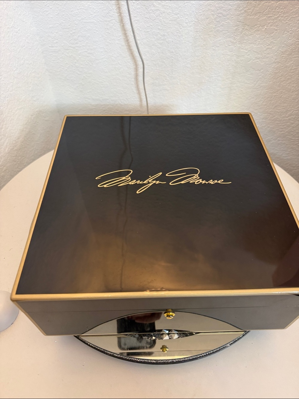Besame LIMITED EDITION Marilyn Monroe Black and Gold Signature Makeup Vault